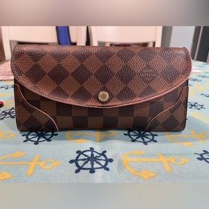 LOUIS VUITTON Authentic used excellent condición wallet Caissa